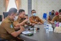 Bupati Lingga Saat Silahturahmi Bersama Para Investor di Lingga (Foto : Istimewa )