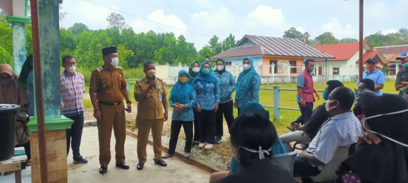 Vaksinansi masal di Desa Sungai Buluh, Kecamatan Singkep Barat, Kabupaten Lingga (Foto : Ruslan)