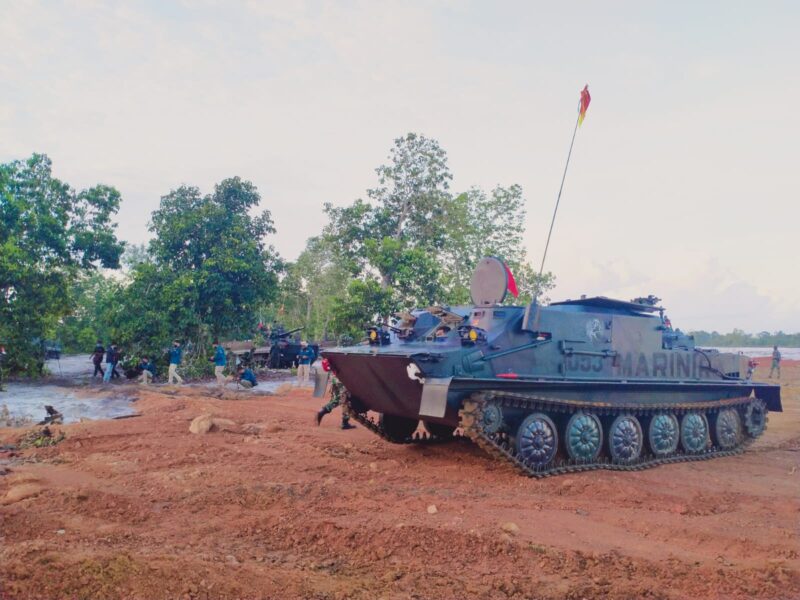 Pasrat Marinir TNI AL Operasikan Pendaratan Amfibi di Pantai Todak Dabosingkep (Foto : Wandy)