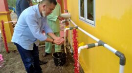 Warga Marok Kecil Akhirnya Dapat Nikmati Air Bersih (Foto : Wandy)