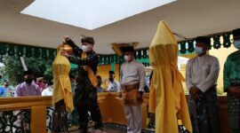 Bupati Lingga M. Nizar saat berziarah ke makam Sultan Mahmud Riayat Syah (Foto : Wandy)