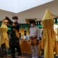 Bupati Lingga M. Nizar saat berziarah ke makam Sultan Mahmud Riayat Syah (Foto : Wandy)