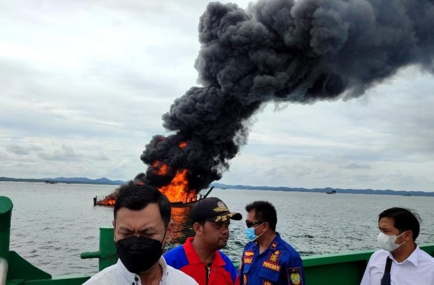  Korban Kapal Terbakar Pengangkut BBM Alami Luka Bakar