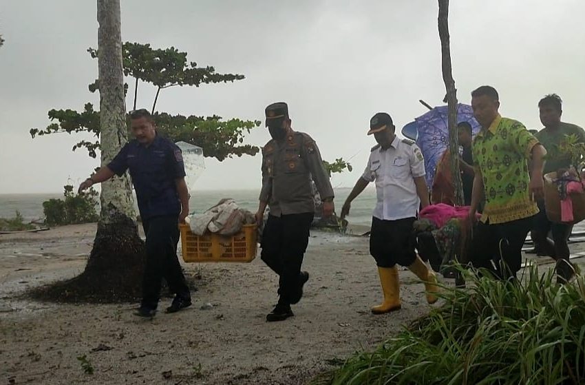  Tiga Buah Rumah di Desa Tanjung Irat Roboh Dihantam Angin Ribut