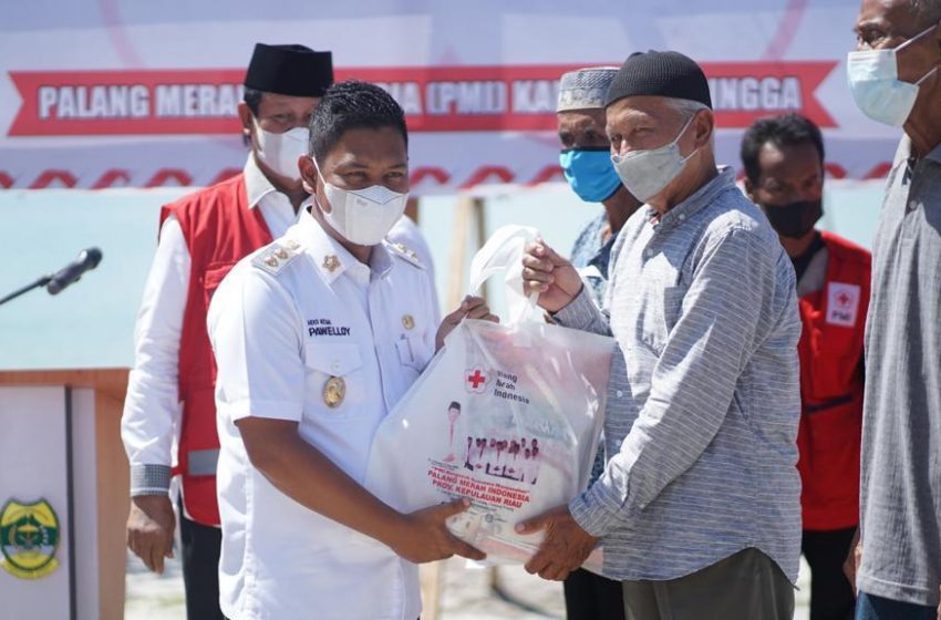  Wabup Lingga buka Kegiatan PMI di Pantai Armifa Pasir Panjang