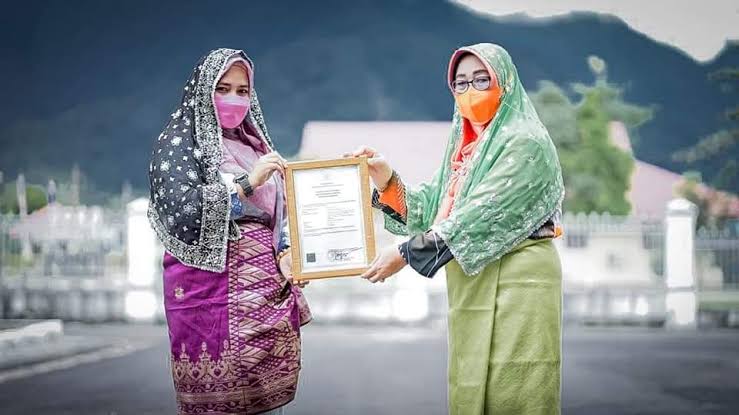  Pemkab. Lingga Lestarikan Tudung Manto