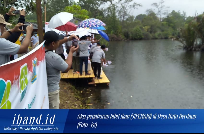  KKP Kelas II Tanjungpinang Bersama Dinkes Lingga Gelar Aksi Tabur Ikan di Kolong Batu Berdaun