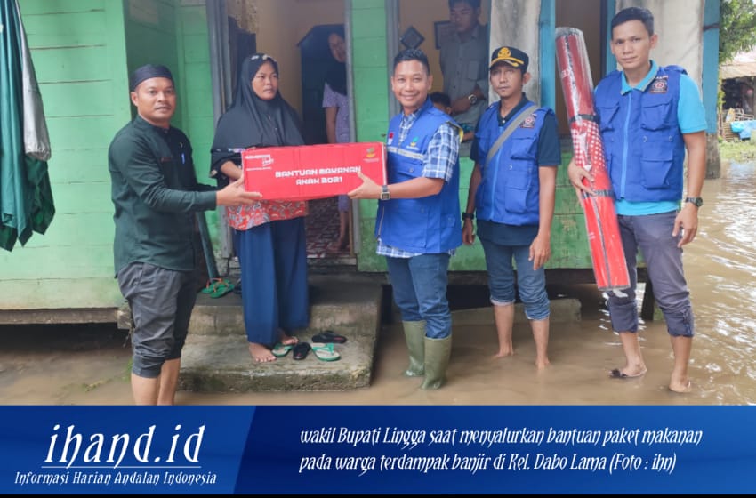  Wakil Bupati Lingga Bersama Tagana Lingga Temui dan Salurkan Bantuan Paket Makanan Untuk Korban Banjir