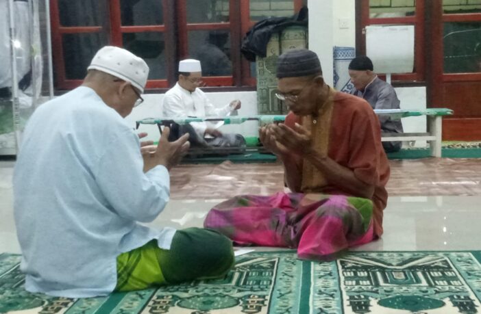  Panitia Zakat Fitrah Surau Al Kautsar Salurkan Zakat kepada 90 Penerima