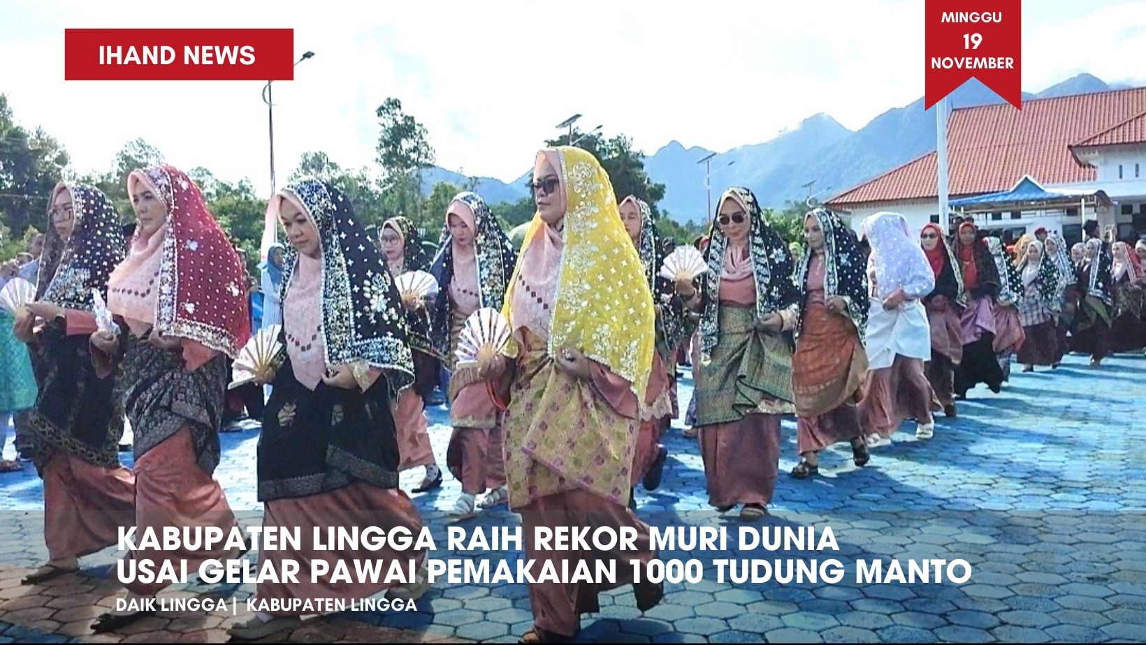  Kabupaten Lingga Raih Rekor MURI Usai Gelar Pawai Pemakaian 1000 Tudung Manto