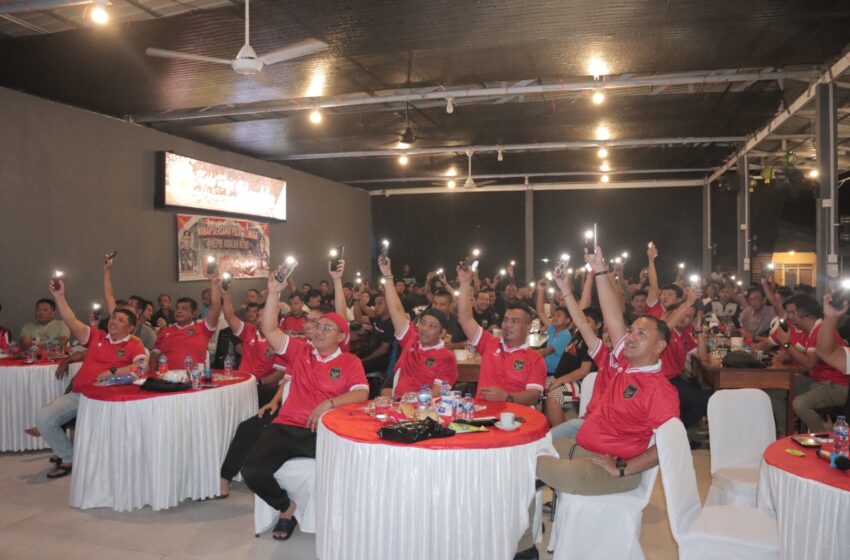  Antusias Warga Dabo Singkep Nobar Indonesia vs Uzbekistan Bersama Kapolres Lingga