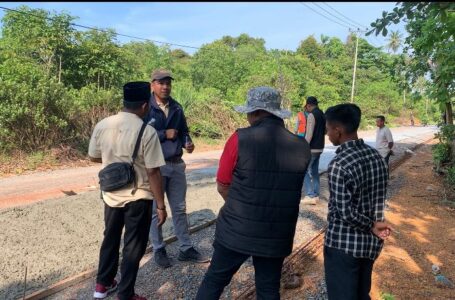 Kepala Dinas PUTR Tinjau Langsung Proyek Pembangunan Jalan di Kecamatan Kepulauan Posek