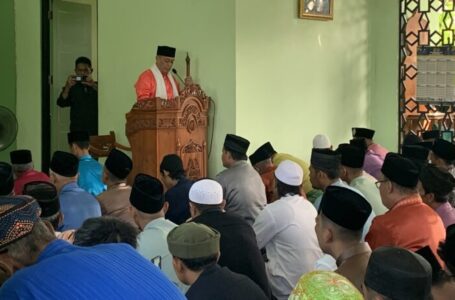 Bupati Lingga Jadi Khatib Shalat Ied Di Dabo Singkep