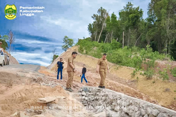  Bupati Lingga Tinjau Pembangunan Jalan Menuju Tugu Khatulistiwa di Tanjung Teludas