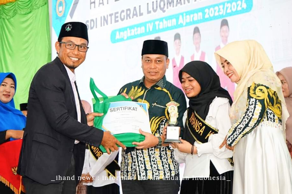  Bupati Nizar Hadiri Haflah Akhirussanah Kelas VI SD Islam Integral Lukman Al-Hakim Lingga, Dorong Siswa Terus Meraih Cita-cita