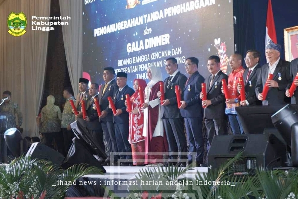  Bupati Lingga Terima Penghargaan Manggala Karya Kencana pada Peringatan Harganas ke-31