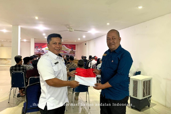  Kesbangpol Lingga Luncurkan Pembagian Bendera Merah Putih dan Pembinaan Forum untuk Pilkada Aman dan Damai 2024