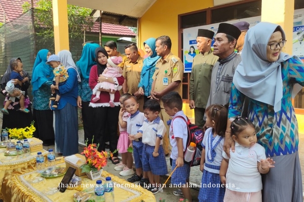  Pemkab. Lingga Laksanakan PIN Polio Secara Serentak: Terpantau Para Orang Tua Antusias Bawa Anak Imunisasi di Singkep Barat