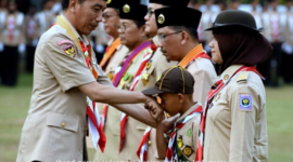 Presiden saat menghadiri Upacara Peringatan Hari Pramuka ke-57, di Lapangan Gajahmada, Taman Rekreasi Wiladatika, Cibubur, Jakarta, Selasa (14/8). (Foto: Humas/Rahmat).