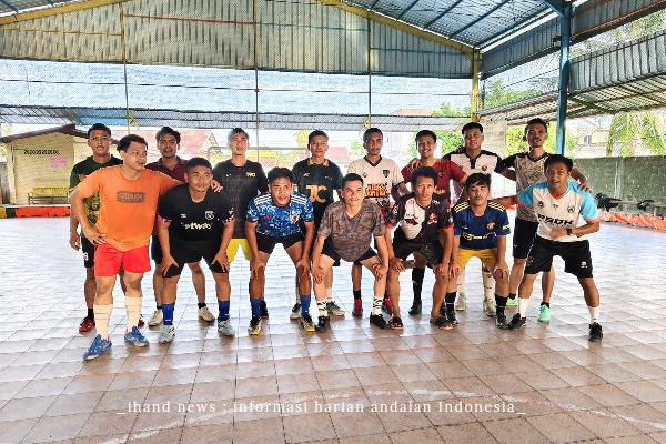  Polsek Dabo Gelar Futsal Bersama Panwascam Singkep Pesisir untuk Pererat Silaturahmi Menjelang Pilkada 2024