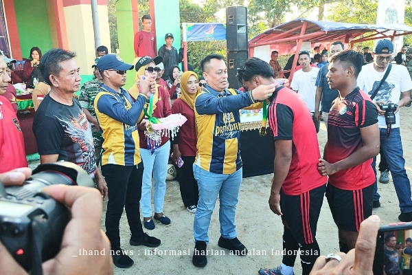  Bupati Lingga Hadir dan Apresiasi Turnamen Sepak Bola Jagoh Cup 2024: Menggerakkan Perekonomian Masyarakat lokal