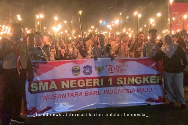  Ribuan Pelajar Ikuti Taptu dan Pawai Obor Semarakkan Hari Kemerdekaan RI ke-79 di Dabo Singkep