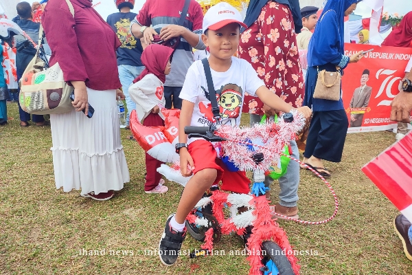  Sepeda Hias, Alat Peraga dan Pakaian Adat Istiadat Warnai Pawai Pembangunan di Kota Dabo Singkep