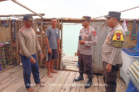 Polres Lingga Sambangi dan Berikan Sembako ke Warga Pulau Besi yang Terdampak Angin Puting Beliung