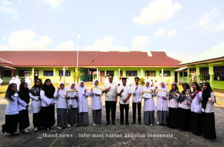 Kepala MAS Al-Barakah Singkep Apresiasi Prestasi Siswa dalam Kompetisi Sains Madrasah 2024 Tingkat Provinsi Kepri