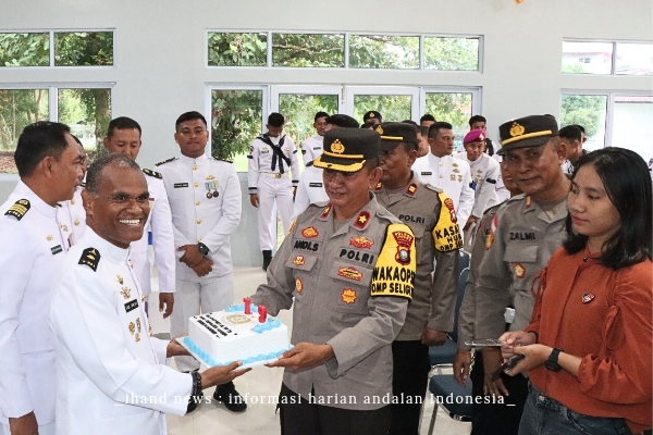  Wakapolres Lingga Berikan Kejutan di HUT ke-79 TNI Angkatan Laut di Lanal Dabo Singkep