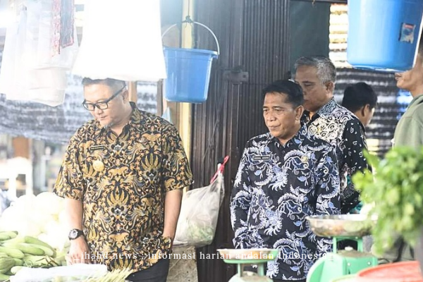  Pjs. Bupati Lingga Sidak Harga Sembako di Pasar Dabo Singkep