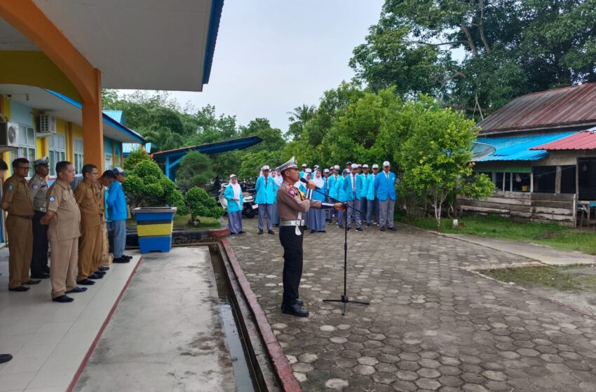  Kasat Lantas Polres Lingga Sosialisasikan Tertib Berlalulintas ke Pelajar di SMKN 1 Singkep