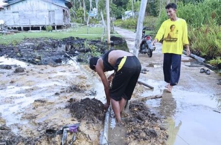 Gorong-gorong Rusak, Warga Mensanak Terpaksa Konsumsi Air Asin