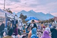 Bazar UMKM dan Pasar Murah Warnai Perayaan HUT Kabupaten Lingga ke-21 dengan Antusiasme Masyarakat | fotografer: Danu