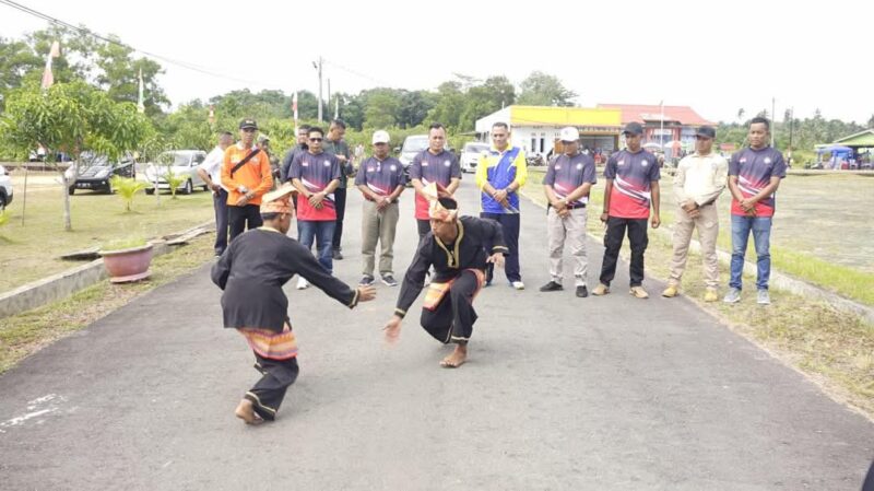 Bupati Lingga Resmi Membuka Turnamen Lanjut Cup 2024: Ajang Pembinaan Atlet dan Silaturahmi Masyarakat | f. Diskominfo Lingga