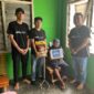 Momen Hari Ibu: Komunitas LMG Salurkan Bantuan Sembako untuk Ibu Lansia di Dabo Singkep | f. Juhari Purwady