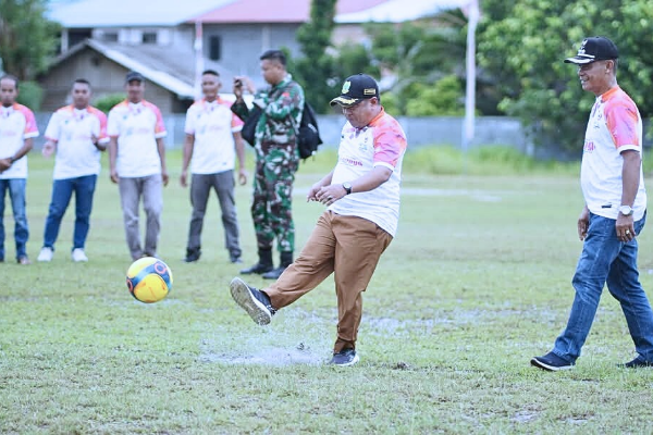 Turnamen Sepak Bola U-40 Pemkab. Lingga Resmi di Gelar: 22 Tim Adu Strategi | fotografer: Diskominfo Lingga