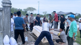 Wakapolres Lingga dan Kapolsek Dabo Singkep Sambangi Rumah Duka di Kelurahan Sungai Lumpur | f. Ist