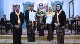 Bupati Nizar Beserta Istri Terima Gelar Kehormatan Kebangsawanan dari Keraton Kesunanan Surakarta Hadiningrat | f. Ist