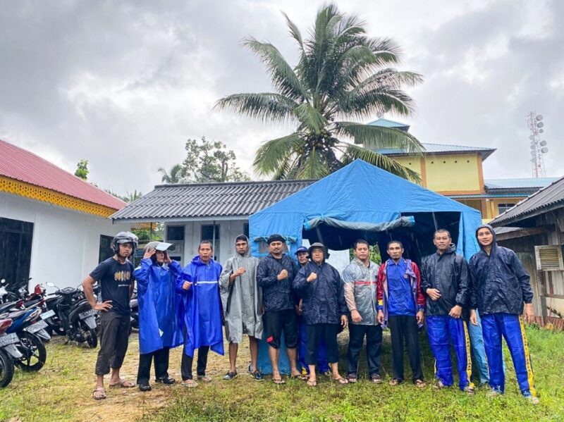 Dinsos Lingga bersama MUI Lingga Dirikan Posko Bantuan untuk Korban Banjir ROB di Daik Lingga | f. Hamka