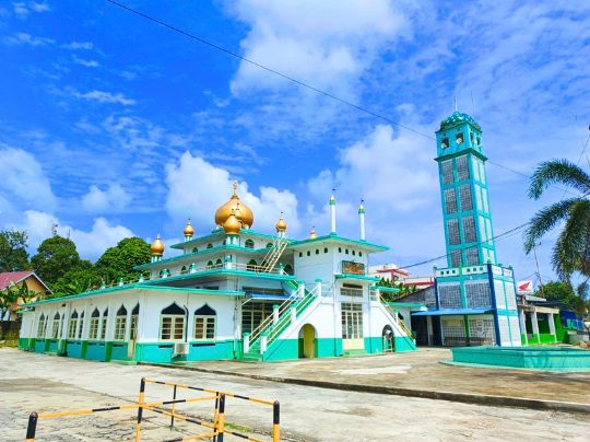 Masjid Azzulfa: Ikon Sejarah dan Kebanggaan Umat Islam di Dabo Singkep | f. Cahyo Aji