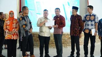 Pemkab Lingga Serahkan DPA 2025 Senilai Rp1,018 Triliun, Bupati M. Nizar Tegaskan Pentingnya Efisiensi Anggaran | f. Diskominfo Lingga