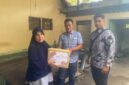 IPTU Maidir Riwanto Serahkan Paket Sembako dari Kapolres Lingga kepada Lansia | f. Humas Polres Lingga