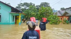 Dinsos PPPA Kabupaten Lingga dan Tagana Salurkan Bantuan untuk Korban Banjir Rob di Ibukota Lingga | f. Dinsos Lingga
