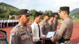 Penuh Dedikasi, Loyalitas dan Tanggung Jawab: Kapolres Lingga Berikan Penghargaan kepada 8 Personel Berprestasi | f. Humas Polres Lingga