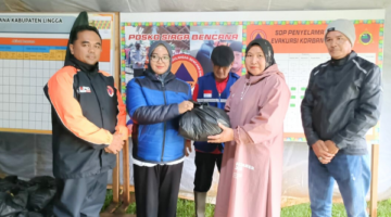 Ketua DPRD Lingga Maya Sari Tinjau dan Bantu Warga Terdampak Banjir ROB di Ibu Kota Kabupaten