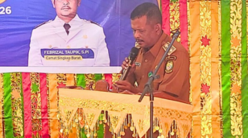 Camat Singkep Barat, Febrizal Taufik saat memberikan kata sambutan pada acara Musrenbang tingkat Kecamatan Singkep Barat | f. Ist