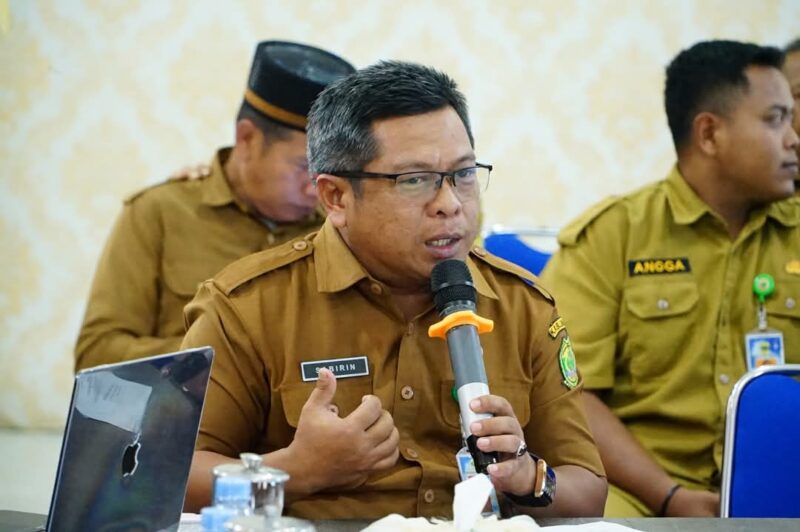 Asisten I Pemkab Lingga, Sabirin hadir pada rakor bersama pihak PT. ADS bahas tenaga Honorer Lingga | f. Diskominfo Lingga