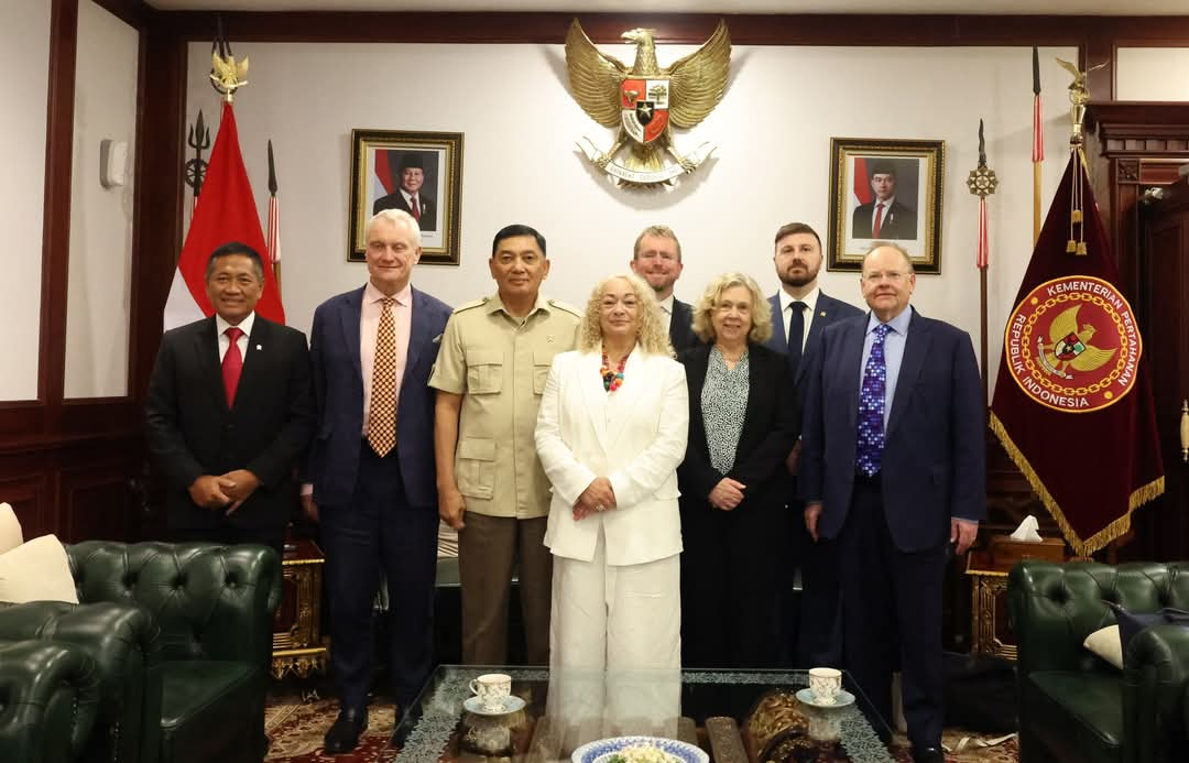 Menteri Pertahanan (Menhan) Sjafrie Sjamsoeddin menerima kunjungan Delegasi British Group Inter-Parliamentary Union (BGIPU) yang dipimpin oleh Kim Johnson MP di Kementerian Pertahanan, Jakarta | f. Ist