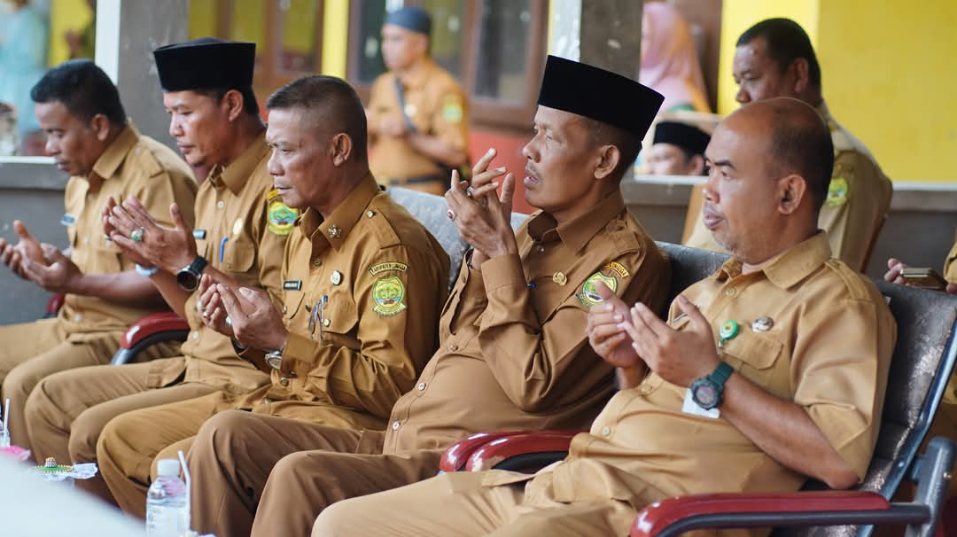 Sekda Lingga Resmikan Musholla Al-Ikhlas SMP Negeri 1 Lingga | f. Diskominfo Lingga